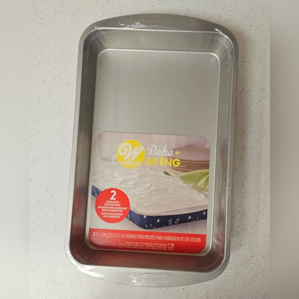 Holiday Wilton Bake and Bring NonStick Pans, set of 2